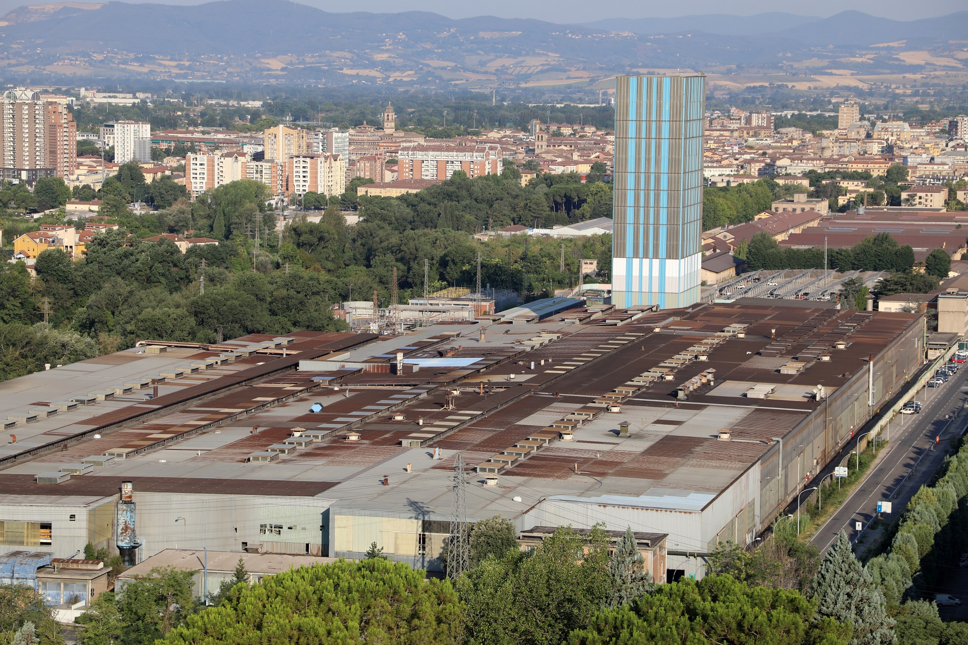 Panorama di Terni con le acciaierie